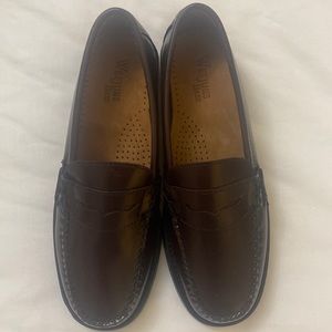 New never worn leather penny loafers